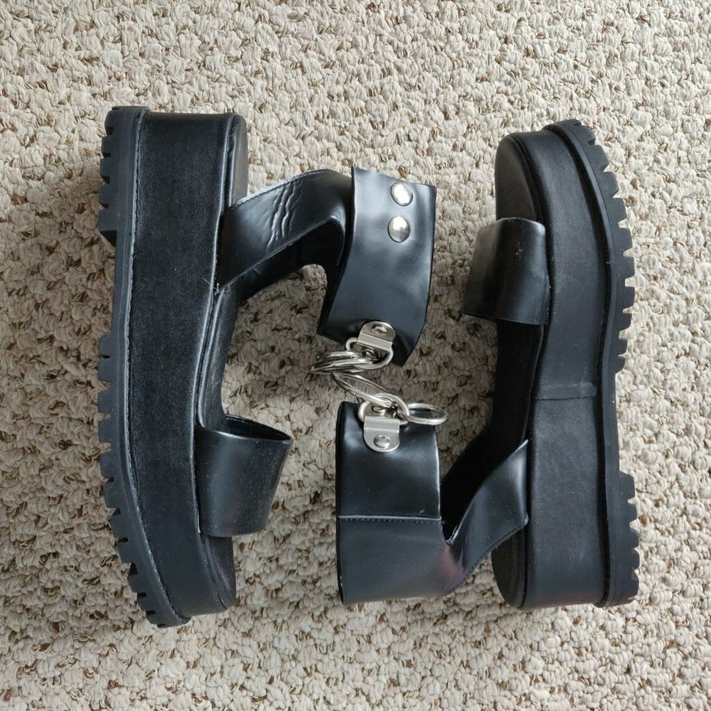 UNIF Vault Sandals